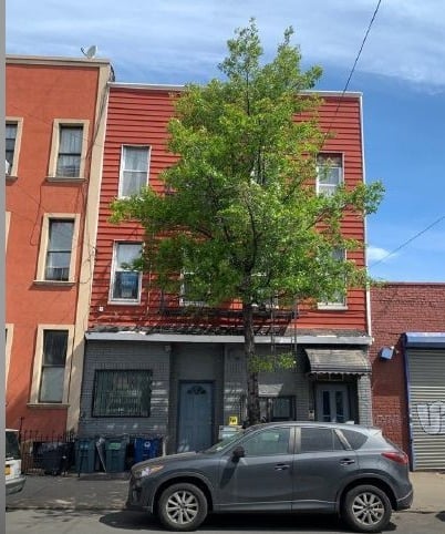 985 Metropolitan Avenue